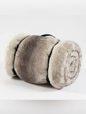 Mon Chateau Luxe Faux Fur Throw